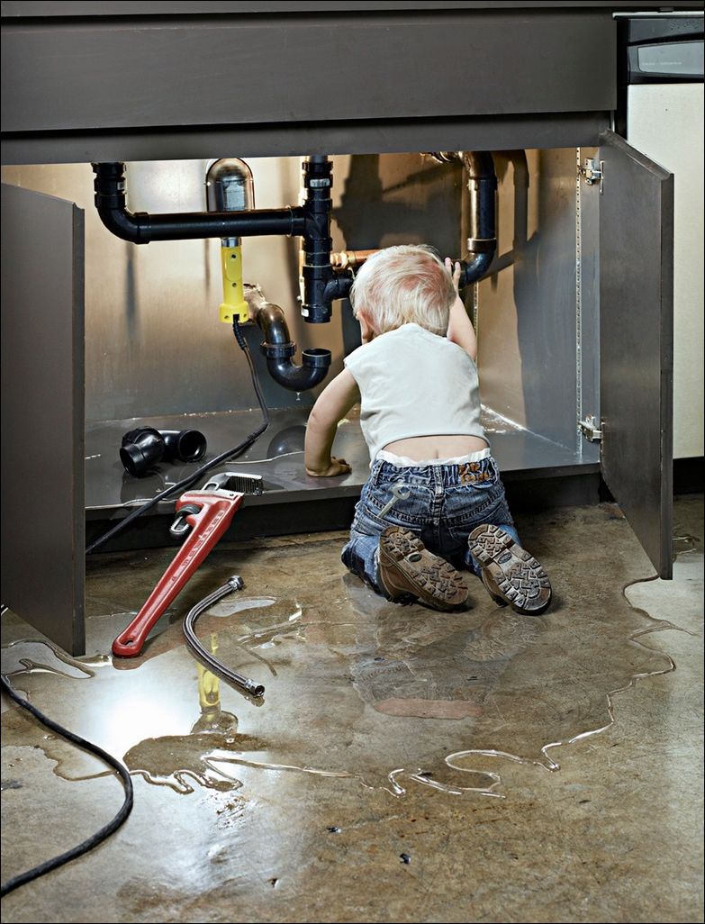 783x1026, 145 Kb / Ребенок, сантехник, вода