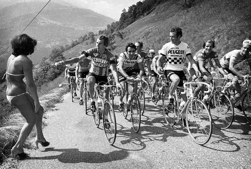 808x545, 244 Kb / велогонка, брызгалка