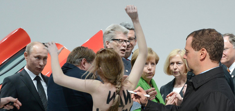 811x386, 96 Kb / путин, медведев, фимен