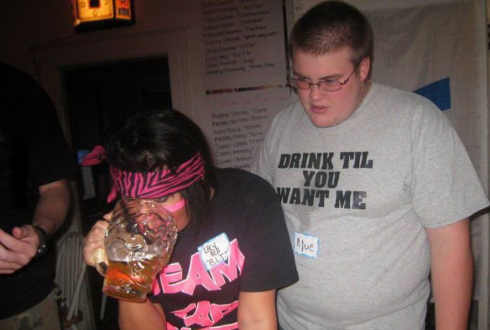 699x471, 67 Kb / пиво, надпись, толстяк, очкарик