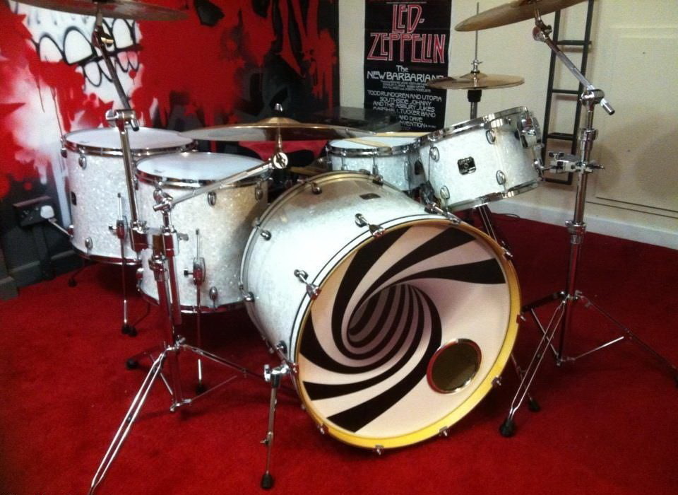 960x700, 163 Kb / барабан, бочка, обман зрения