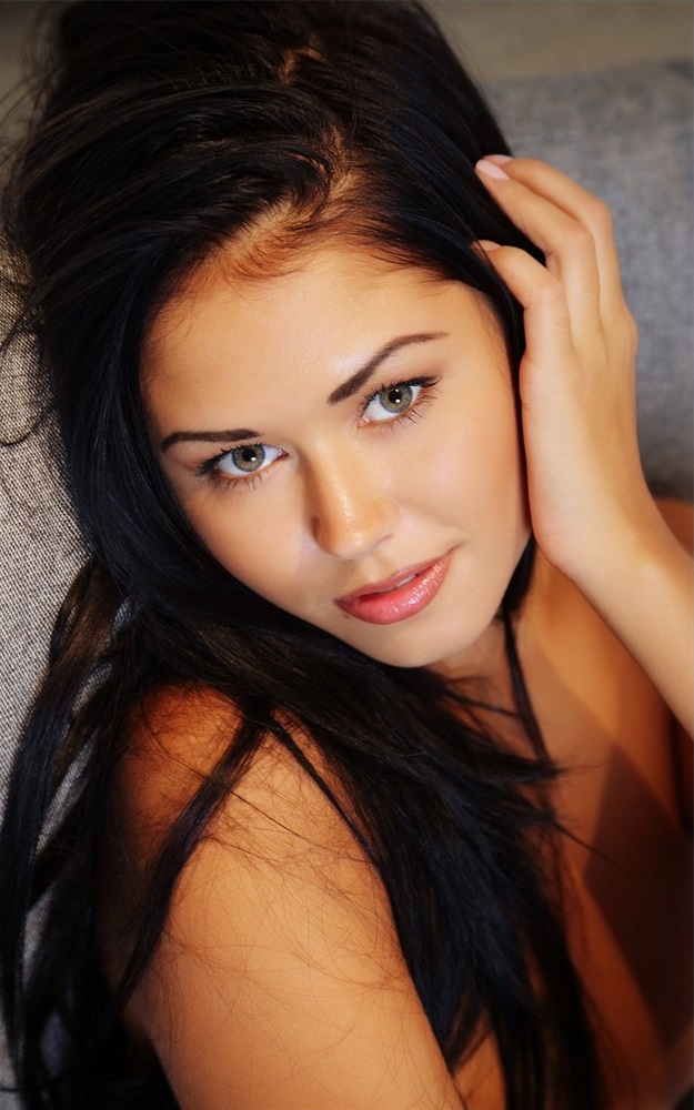 625x1000, 163 Kb / взгляд, брюнетка, родинка