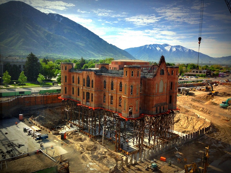 800x599, 255 Kb / здание, опоры, реконструкция