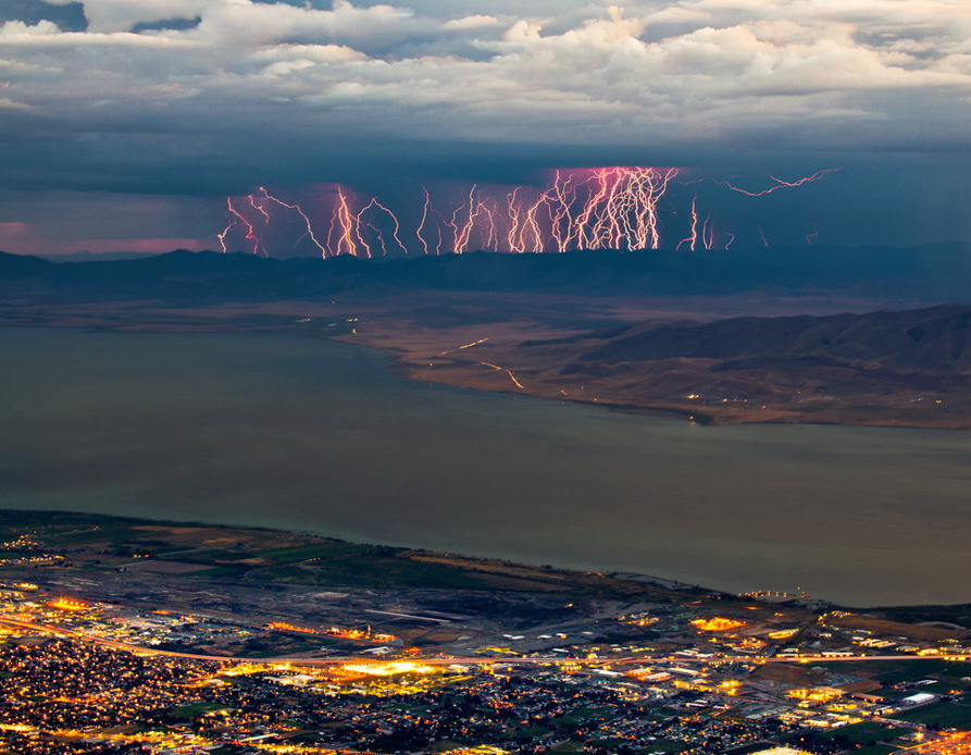 893x694, 179 Kb / город, река, гроза