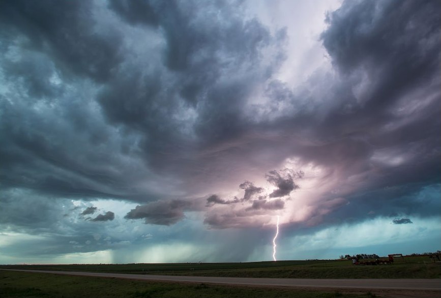 867x586, 63 Kb / поле, дорога, тучи, молния