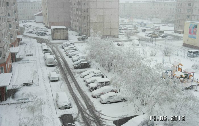 700x442, 88 Kb / город, снег, лето, надым