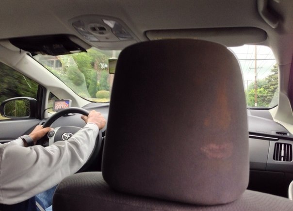 604x435, 59 Kb / отпечаток, подголовник, помада, пудра, тональник, авто