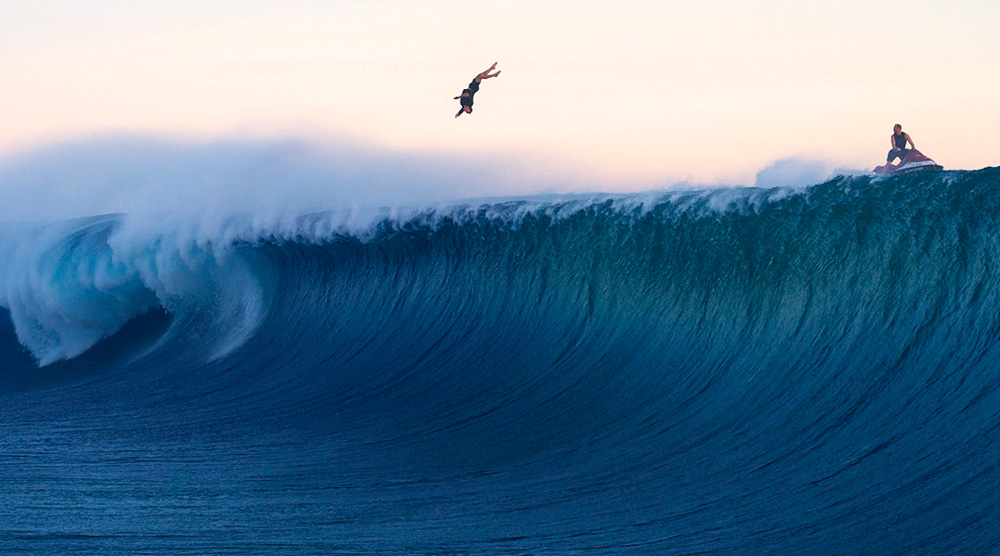 1000x556, 165 Kb / волна, скутер, падение