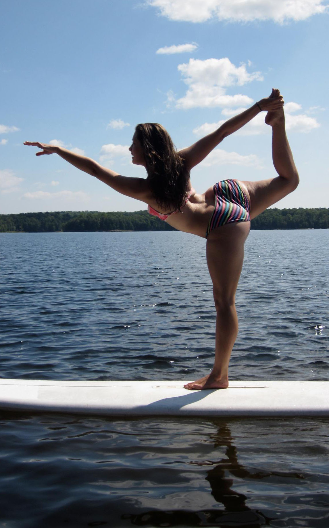 1145x1834, 249 Kb / попа, купальник, полоски, серф