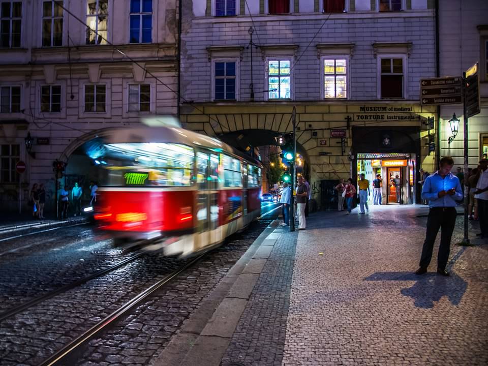 960x720, 112 Kb / вечер, улица, трамвай