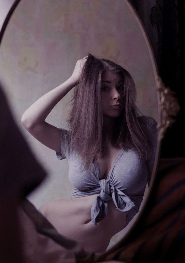 603x857, 115 Kb / брюнетка, зеркало, большая грудь