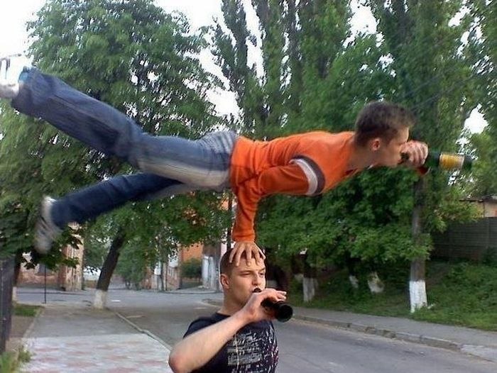 700x526, 95 Kb / трюк, пиво, акробаты