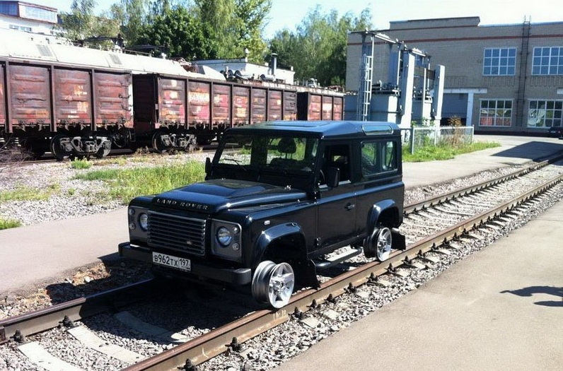 796x525, 212 Kb / джип, рельсы, диски