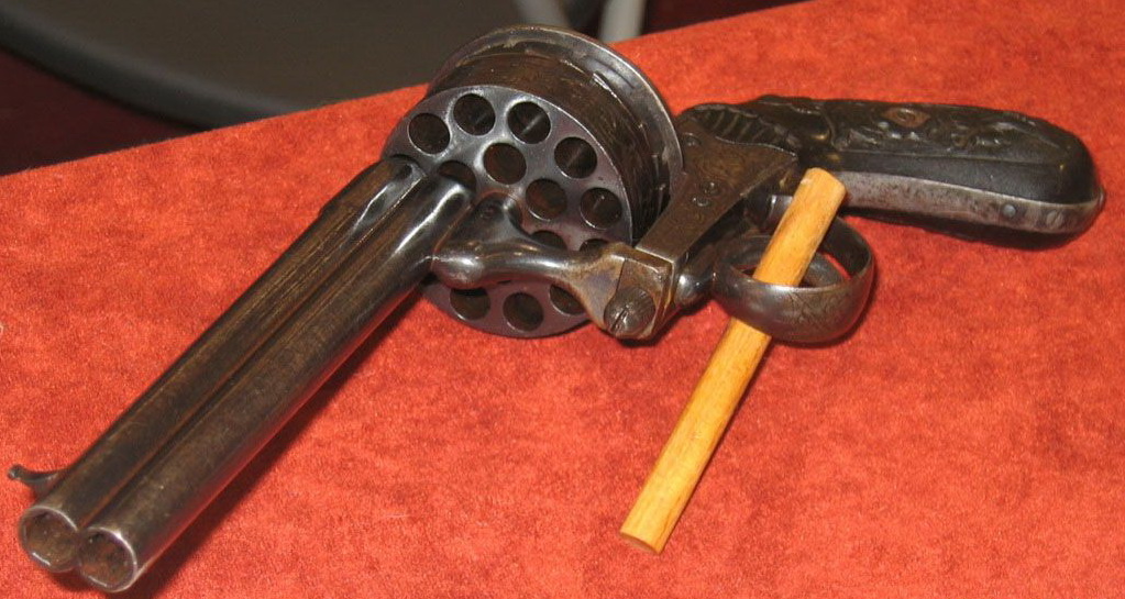 1023x545, 202 Kb / револьвер, карандаш, пистолет