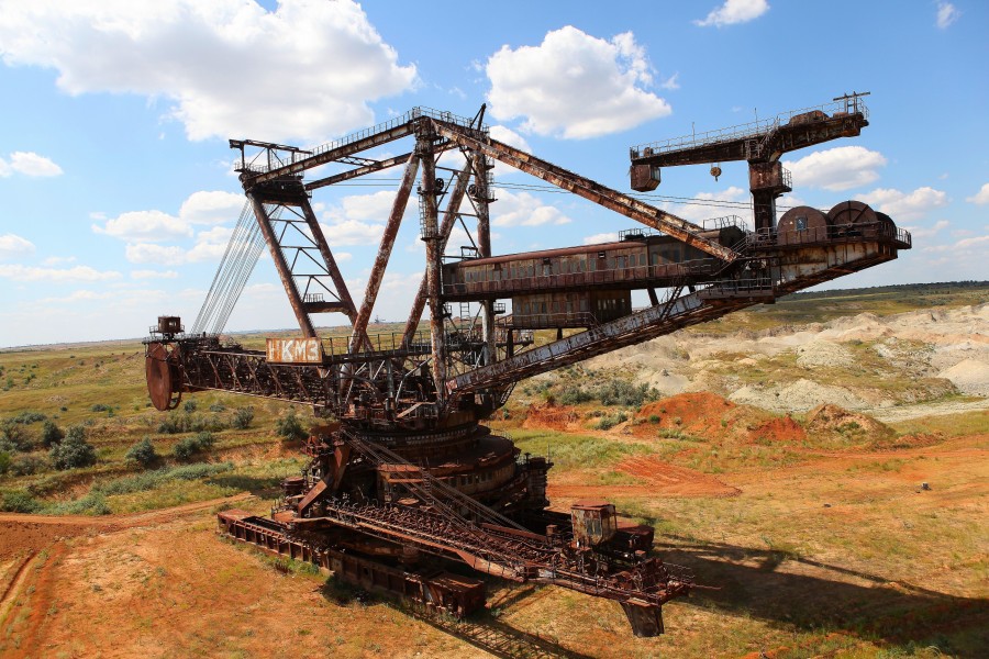 900x600, 190 Kb / свалка, экскаватор, поле