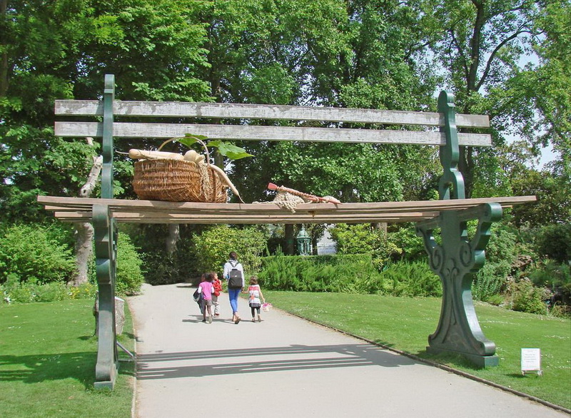 800x586, 273 Kb / лавка, гигант, трава, арка