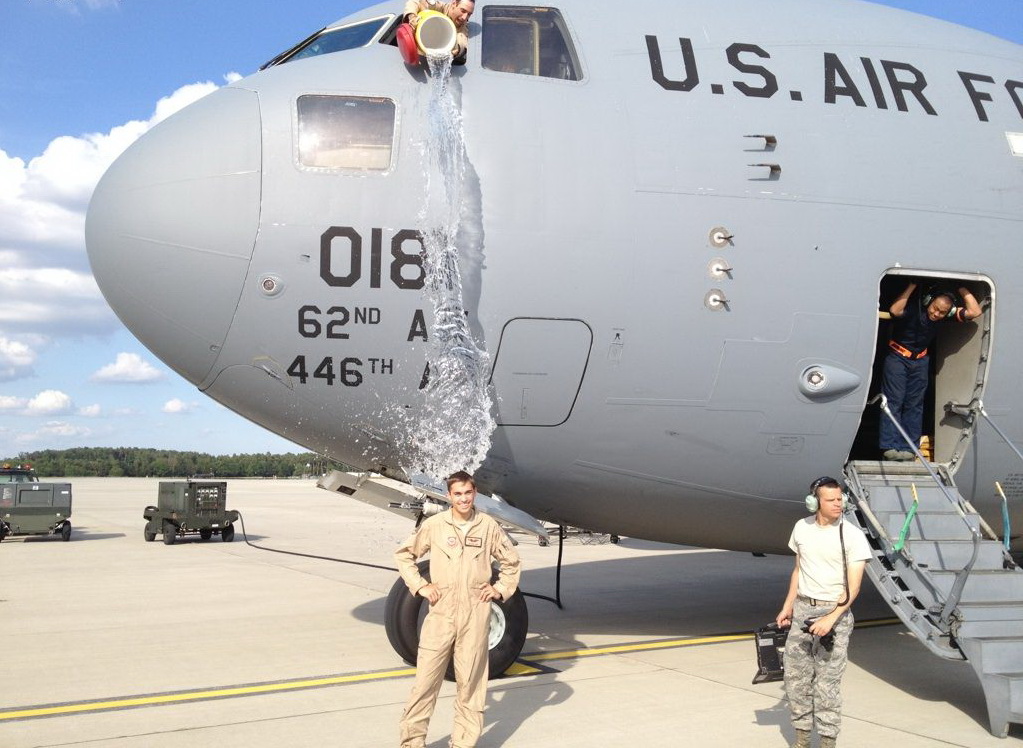 1023x748, 222 Kb / самолёт, сша, вода, фото