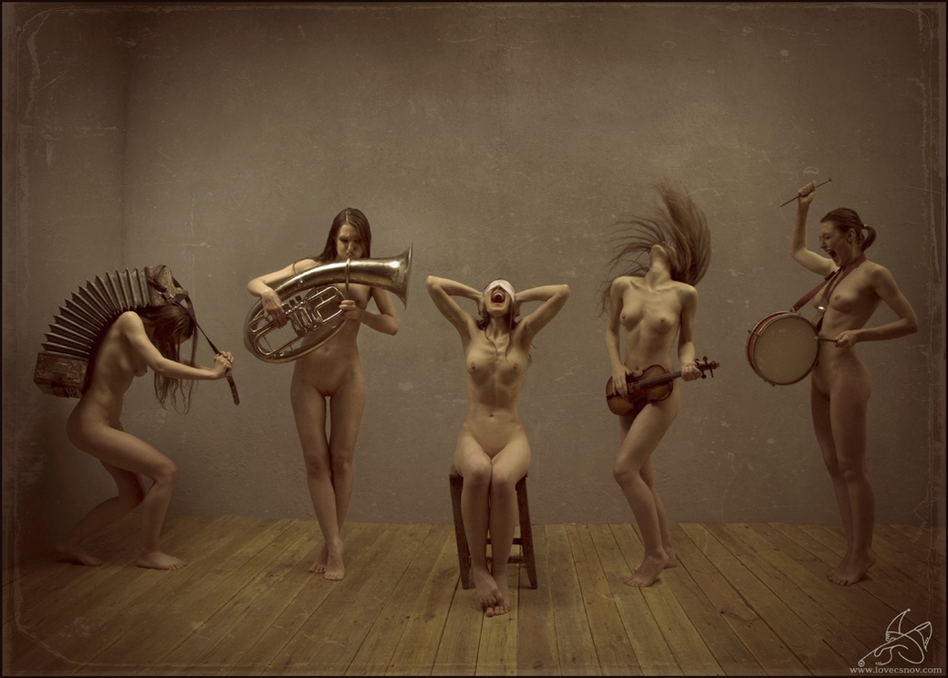 1039x743, 231 Kb / баян, труба, скрипка, барабан, коллаж, сиськи