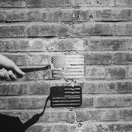 500x502, 176 Kb / флаг, америка, тень, ч/б