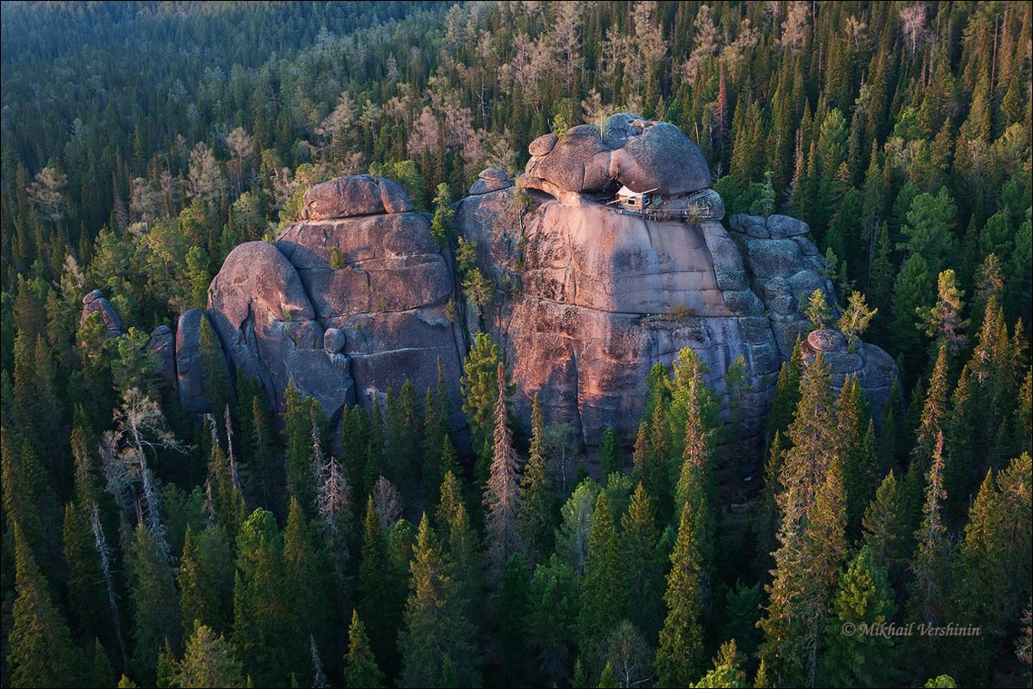 1138x759, 281 Kb / скалы, изба, лес, тайга, красноярские, столбы