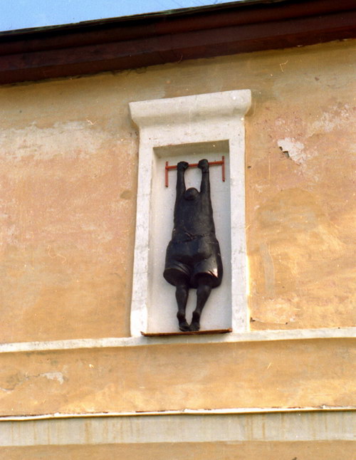 500x646, 82 Kb / любовник, карниз, памятник, бронза, Томск