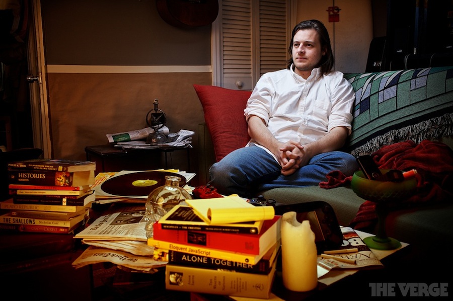 900x598, 155 Kb / книги, пластинка, диван