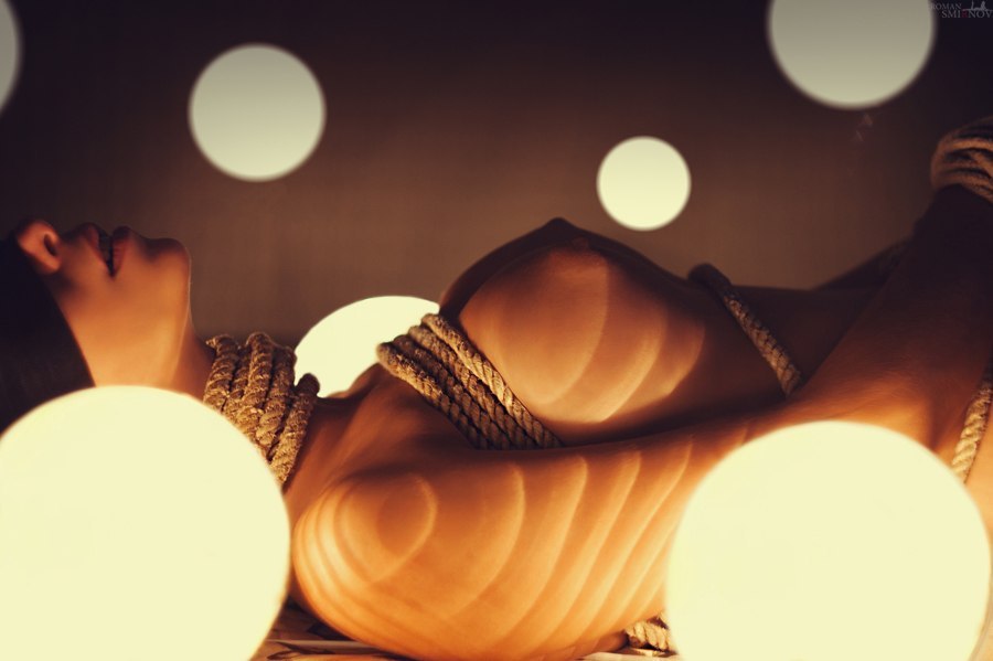 900x599, 50 Kb / сиськи, соски, бандаж