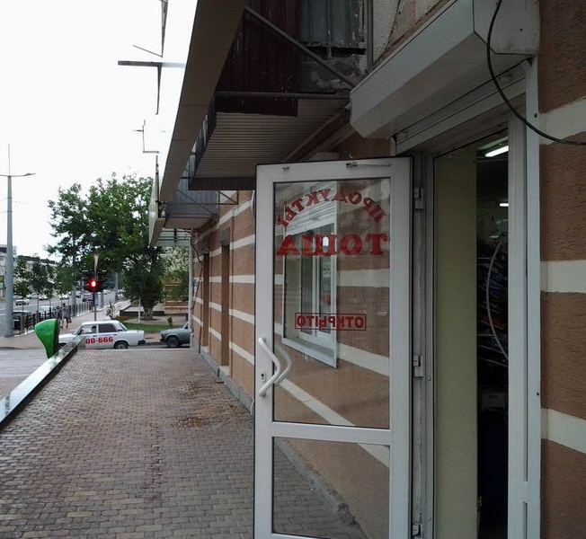 652x600, 72 Kb / улица, магазин, дверь