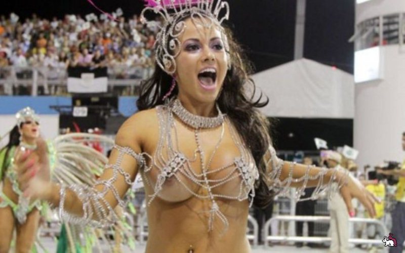 800x500, 67 Kb / Бразилия, карнавал,брюнетка, украшения