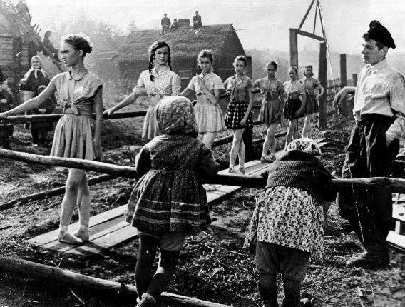 568x430, 148 Kb / бальные танцы, ретро, война, урок, ч/б