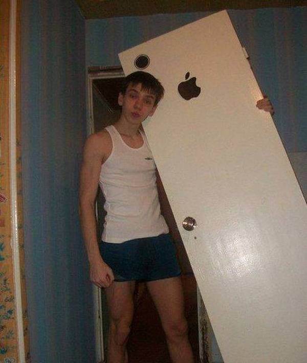 600x710, 38 Kb / iphone, парень, самострел, дверь