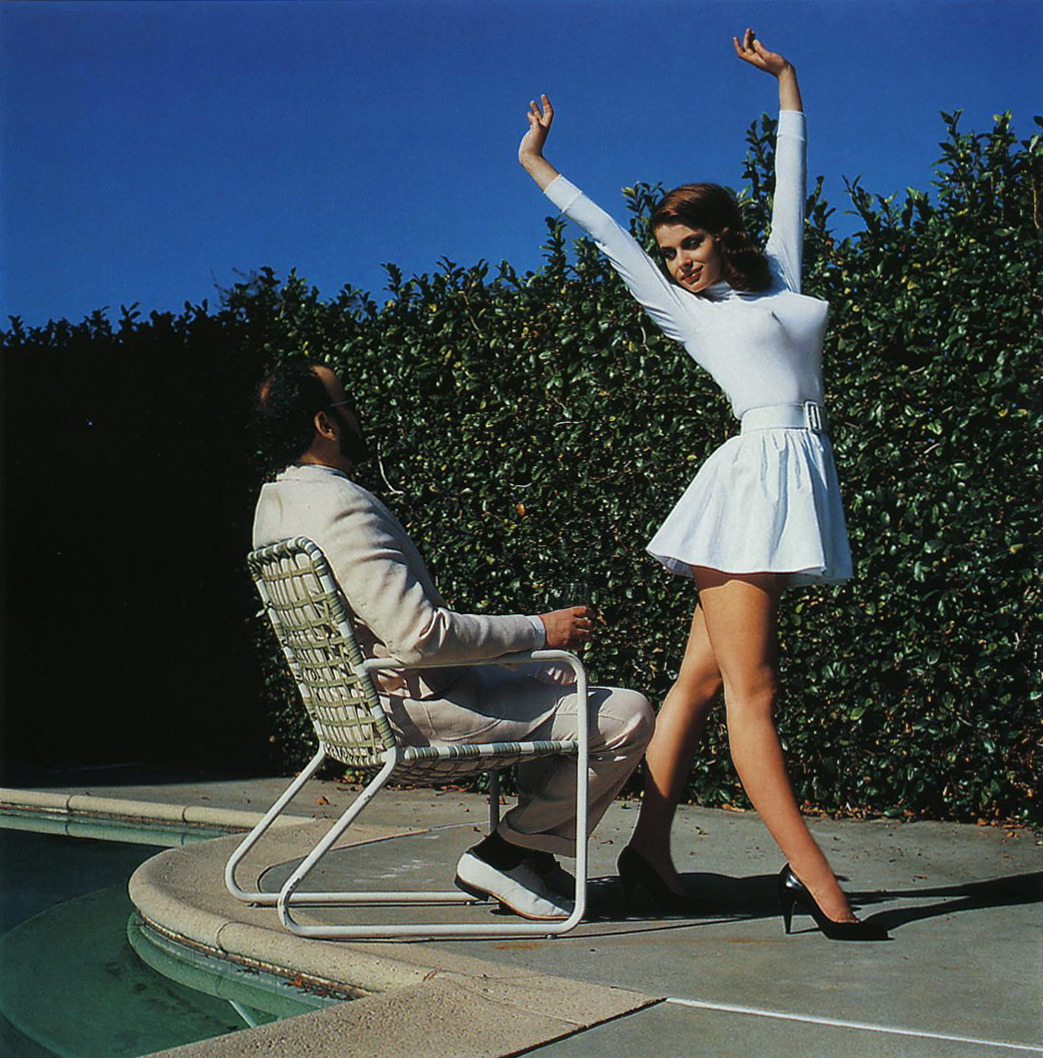 1043x1058, 396 Kb / девушка, парень, сиськи, кресло, белое платье, пара, потягушки, Nastassja Kinski, энергичный танец