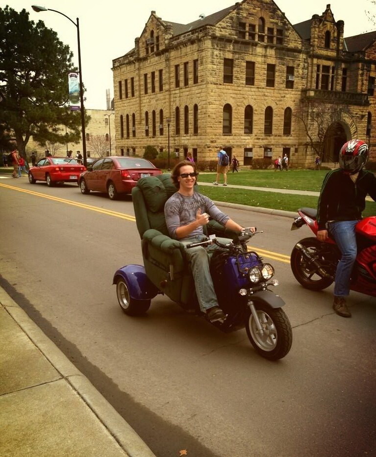 767x934, 239 Kb / кресло, мотоцикл