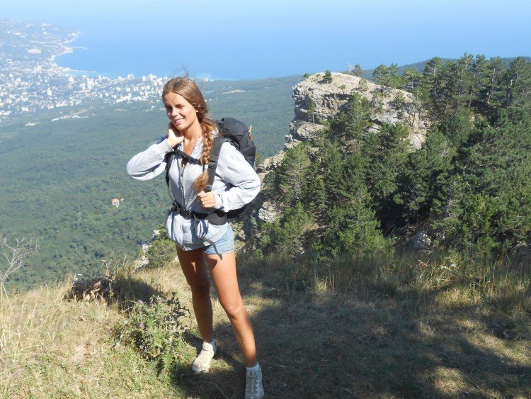 750x563, 124 Kb / горы, девушка, ноги, коса, море