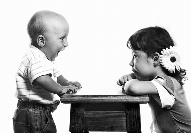 650x453, 40 Kb / табуретка, дети, ч/б, цветок