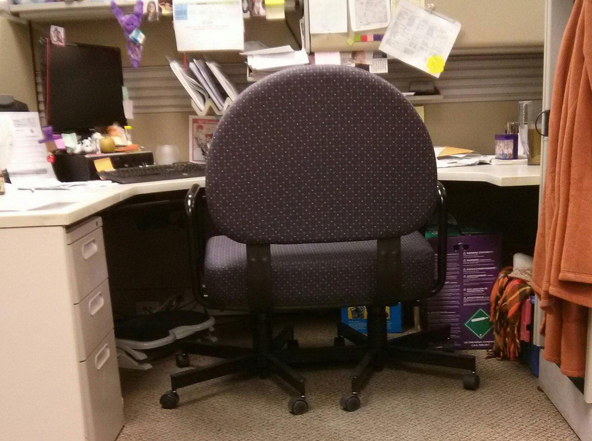 1199x893, 181 Kb / кресло, жирдяй, жопа