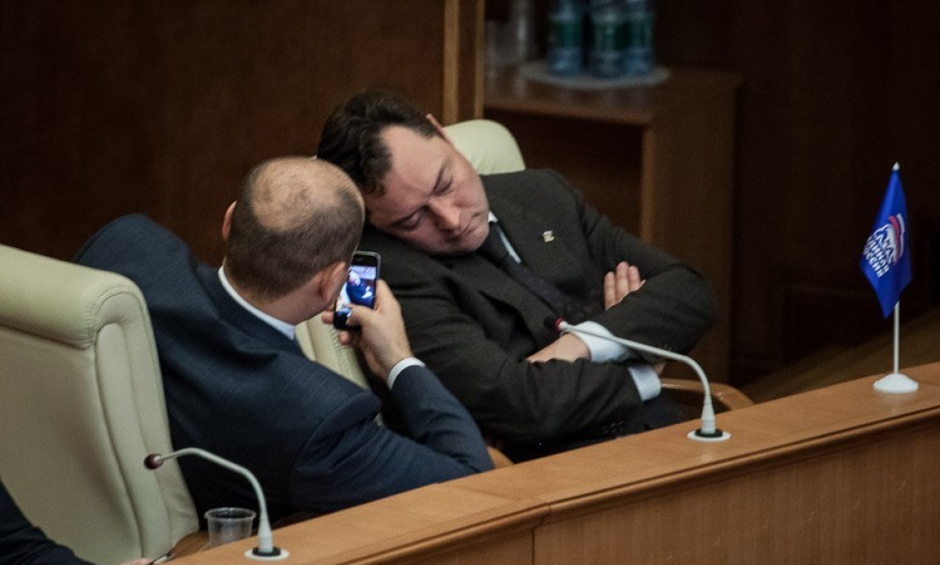 845x508, 77 Kb / спит, мобила, айфон, едро, дума