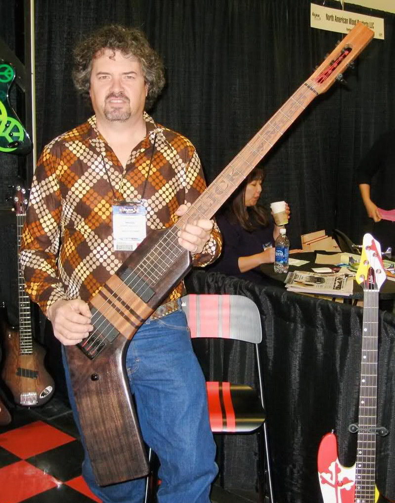 799x1016, 217 Kb / клюшка, гитара, мужик