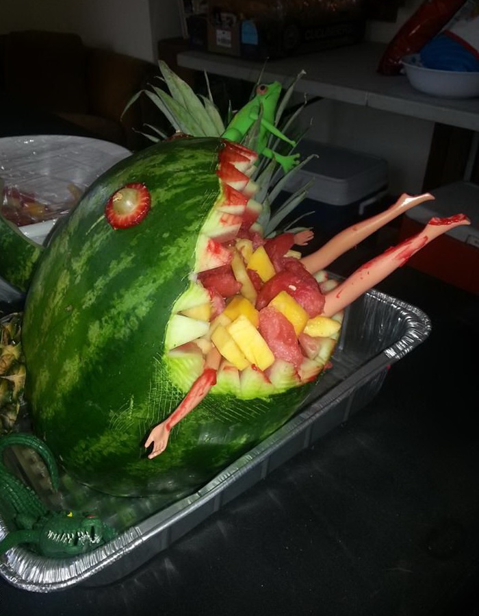 700x899, 170 Kb / арбуз, барби, резка