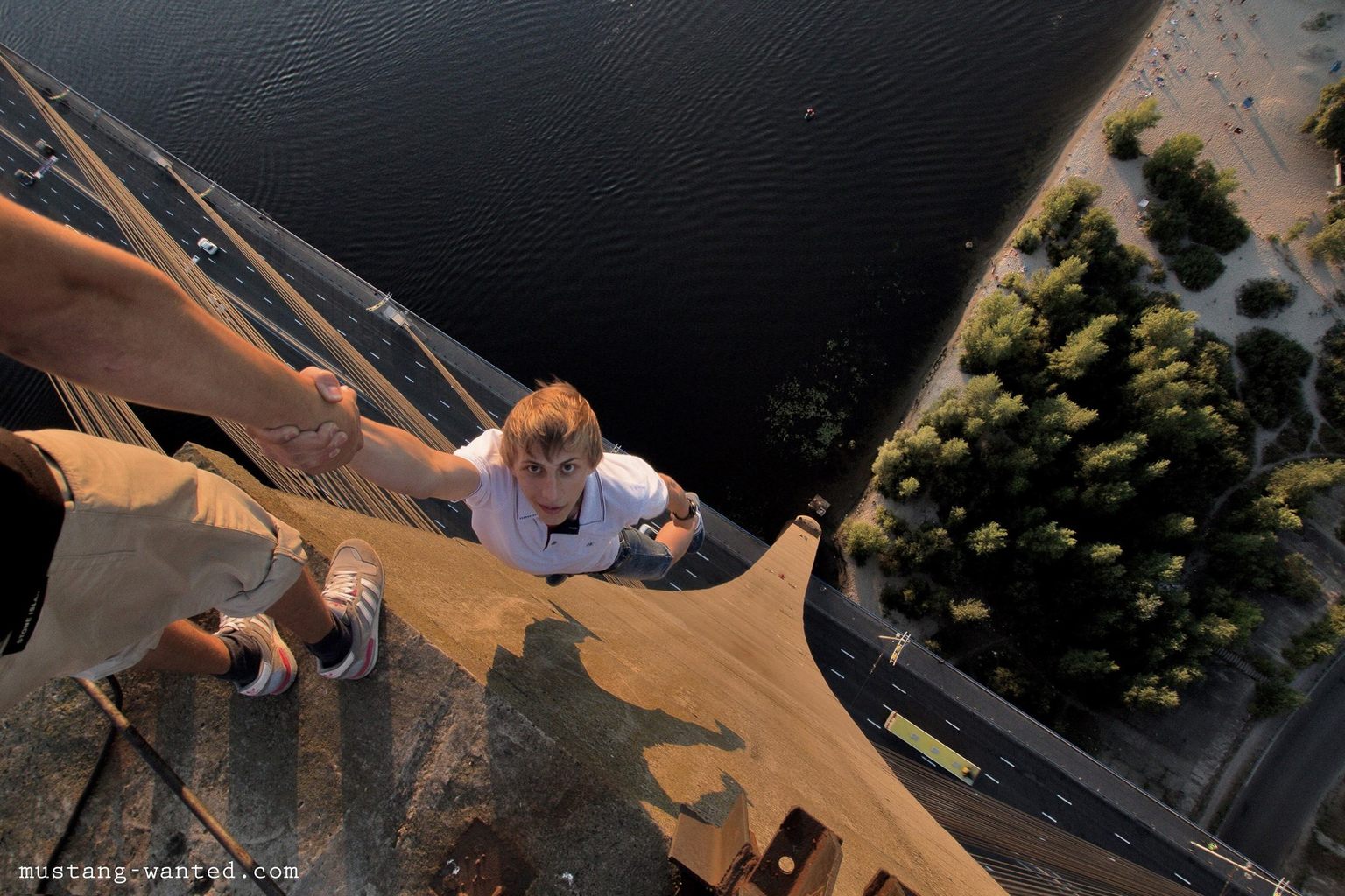 1536x1024, 297 Kb / мост, руки