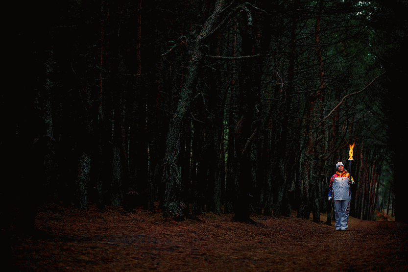 833x555, 178 Kb / лес, факел, олимпийский, огонь, gif