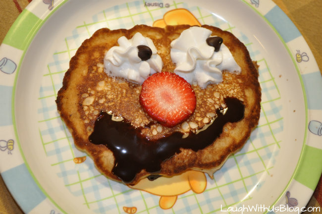 650x432, 74 Kb / улыбка, тарелка, блин, кулинария, шоколад, крем, Винни-пух, искусство, клубника, радость, счастье