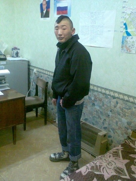 454x604, 59 Kb / панк, едро, желтый