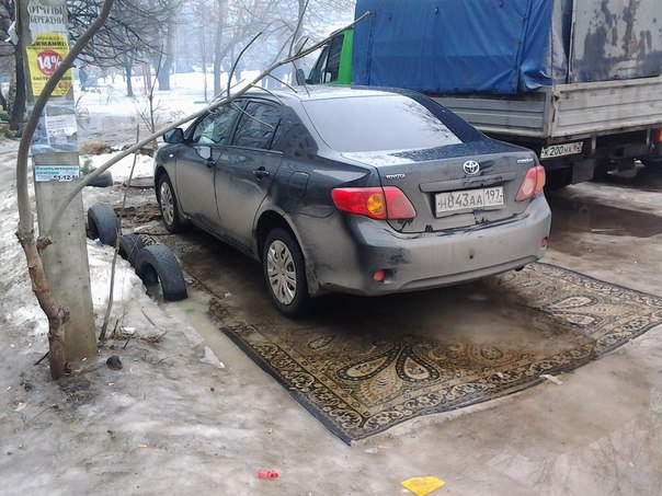 604x453, 82 Kb / авто, тойота, ковёр, парковка, зима