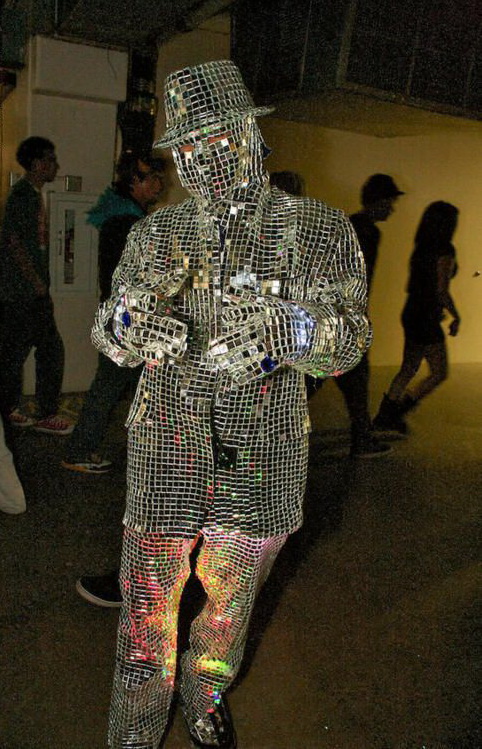 482x749, 172 Kb / костюм, зеркала, шик, блеск, красота