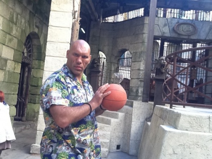 700x525, 99 Kb / валуев, мяч