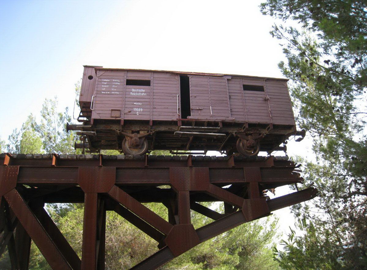 1199x883, 219 Kb / вагон, мост, памятник