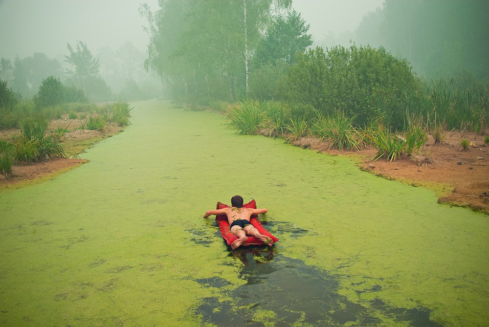 1000x669, 198 Kb / матрас, река, водоросли, туман, китай