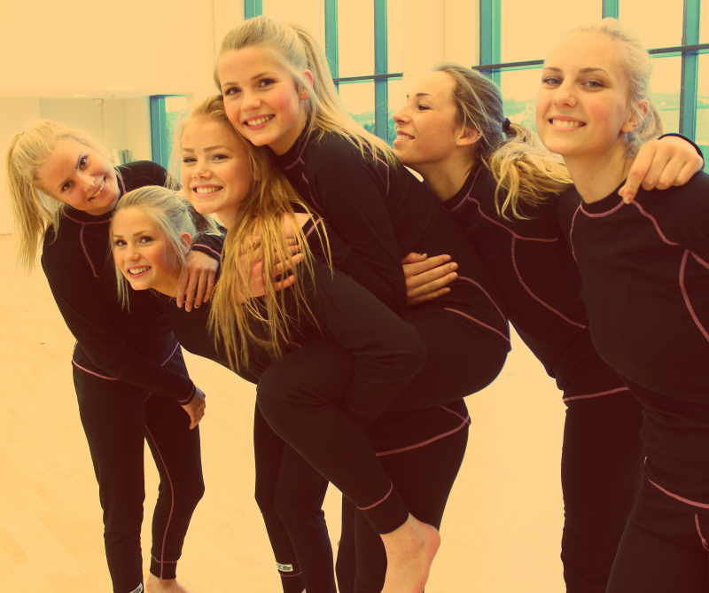 800x669, 219 Kb / швеция, девушки, блондинки