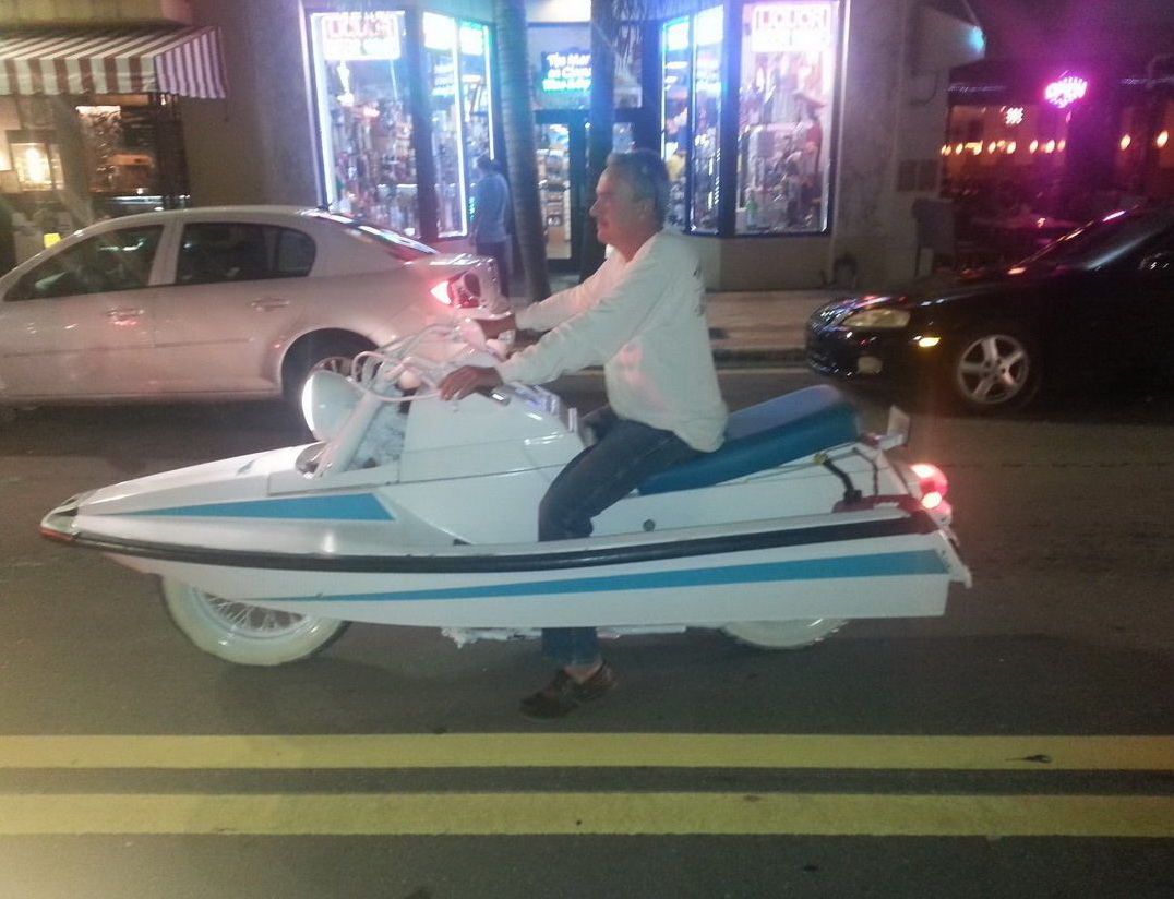 1076x824, 236 Kb / мотороллер, водный мотоцикл